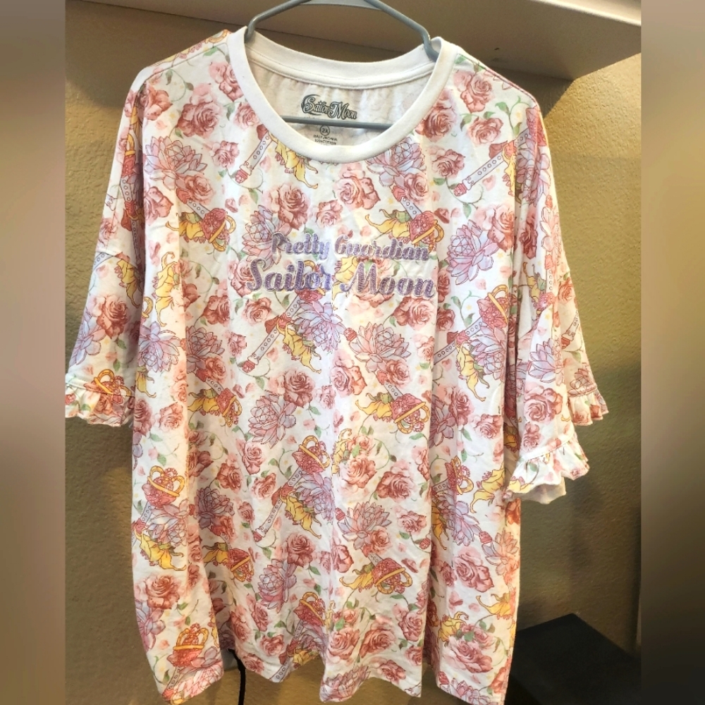 New without tag Sailor moon short sleeve shirt roses pattern 2xl